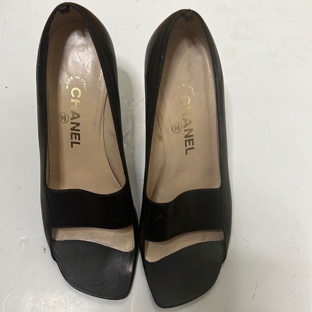 CHANEL OPEN TOE LEATHER PUMPS SIZE 38‎